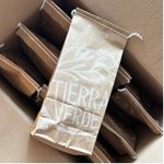 Obsah obrázku Obalové materiály, krabice, Materiální vlastnost, papírPopis byl vytvořen automaticky